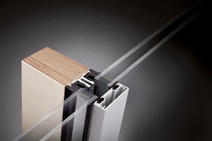 Die Profile an den Holzrahmen haben die Fenstermontage ermöglicht Foto: Raico Bautechnik GmbH 