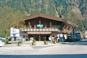  Das Europahaus in Mayrhofen vor seiner Grundsanierung und vollkommenen TypveränderungFoto: Helmut Tezak 