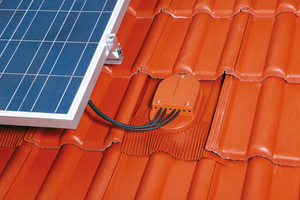  Mit dem Venduct PV-Kabeldurchgang können bis zu 16 Kabel regensicher durch die Dacheindeckung geführt werdenFotos: Klöber 