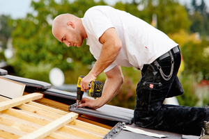  Die neue Sturmklammer „Sturmfix 2.0“ bringt verarbeitungstechnische Vorteile für den DachhandwerkerFotos: Wienerberger 