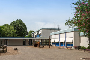  Auf dem Dach der Grundschule Dorschberg in Wörth wurde vor 25 Jahren die erste FPO-Kunststoffdachbahn in Deutschland verlegt 