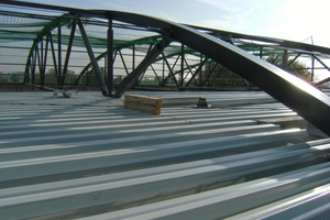  Das Dach für den Ausstellungsbereich im ersten Stock, abgedeckt mit StahlblechenFotos: Event-Hangar Mönchengladbach GmbH 