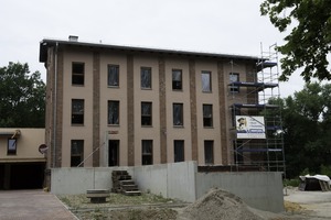  Dank Innendämmung blieb die mit Ziegellisenen strukturierte Putzfassade der alten Mühle in Neuhausen in erhalten 