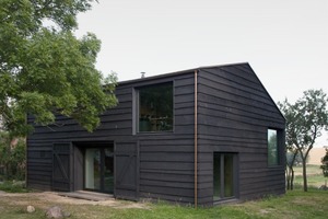  Das Haus Lindetal in Mecklenburg-Vorpommern hat in der Kategorie Einzelhaus - Neubau gewonnen. Verkleidet ist es mit einer einseitig unbesäumten Larchenstülpschalung 