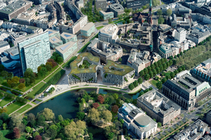  Wie das Modellbild zeigt, binden die grünen Dachflächen den Kö-Bogen in die Umgebung des Erholungsraums Hofgarten ein 