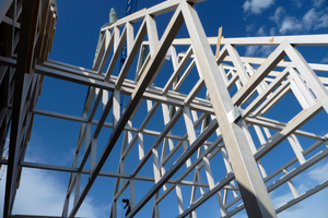  Die Stäbe des filigranen Dachtragwerks messen 20x20, bzw. 20x24 cm Foto: Florian Nagler Architekten 