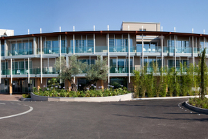  Das Aqualux Klimahotel in Bardolino. Der Massivholzbau mit Holzfaserdämmung bietet ein ganzheitlich ökologisches KonzeptFoto: Aqualux, Bardolino 