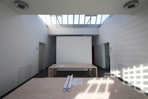  Reichlich Tageslicht gelangt durch die verglasten Sheddächer ins Obergeschoss Text + Fotos: Thomas Wieckhorst 