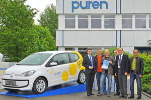  Thomas Frei (Dritter von links) durfte sich über einen neuen Kleinwagen freuenFoto: Puren 