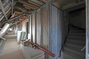  Trockener Innenausbau im Dachgeschoss nach Montage der Druckrohrstreben 