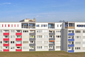 Der Bau aus den 1960er Jahren in Rosenheim in der Salinstraße wurde um ein Stockwerk aufgestockttFoto: Eleisa Caro/Knapp 