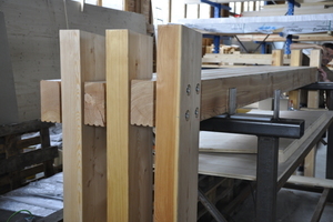  Links: Vorfertigung der Holz­elemente in der Zimmerei Richard Kurz 