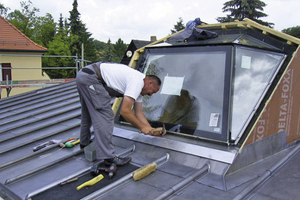  Anschlussarbeiten an der modernen Dachgaube mit PanoramablickFotos: Jakobs Metallverarbeitung 