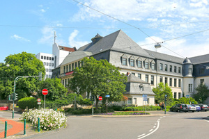  Die Hauptschule im Hederichsfeld gehört zu den prägenden Denkmälern in Leverkusen-Opladen 
