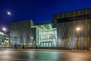  Das Hörsaalzentrum der RWTH Aachen C.A.R.L. ist mit Eternit-Faserzementtafeln gestaltet Foto: Michael Rasche 