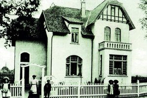  Die Villa Kösters in einer historischen Ansicht... 