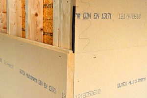  Die Holzfaserdämmplatte Multitherm ist für hinterlüftete Fassaden geeignet 